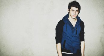 Porter Robinson posts video WORLDS to announce his upcoming album