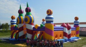Common People – World’s Biggest Bouncy Castle…