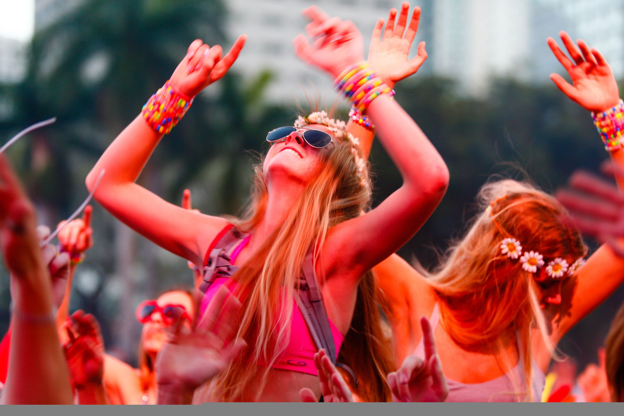 dancing-people-hd-wallpaper-picture-ultra-music-fest-2013-wmc-miami.jpg