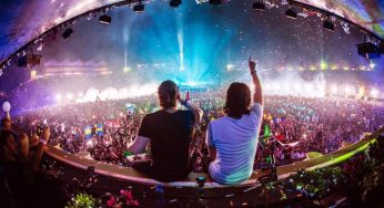 Dimitri Vegas & Like Mike Close Tomorrowland With A Vinyl Only Set Of Classic Anthems!