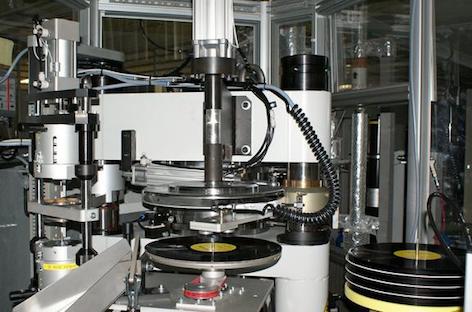 0629n-sony-vinyl-press-japan.jpg