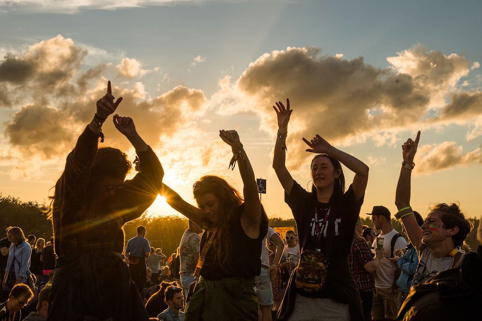 leeds_festival_2015_marc_sethi_dancers_140_api.jpg