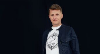 Andreas Henneberg returns with Synth Happens
